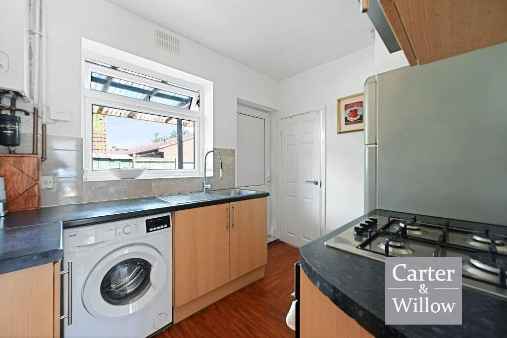 Digby Gardens, Dagenham - Image 7
