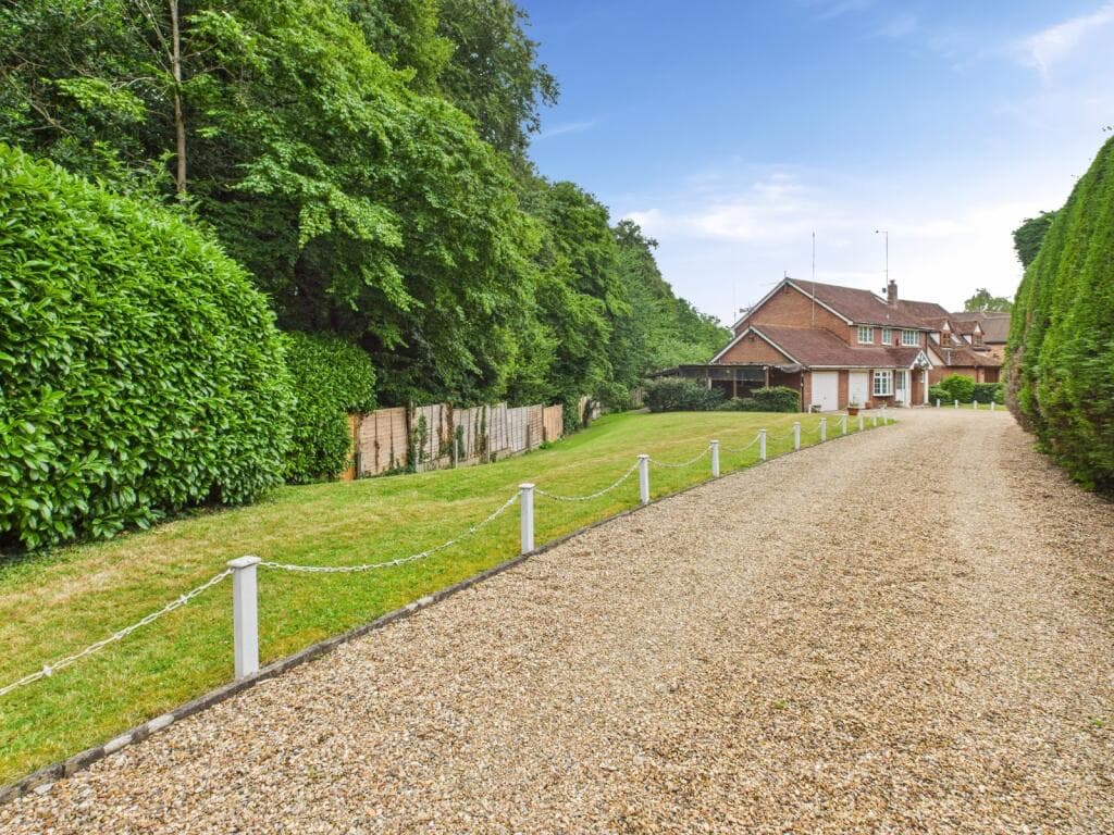 Stanley Hill, Amersham, Buckinghamshire, HP7 - Image 1