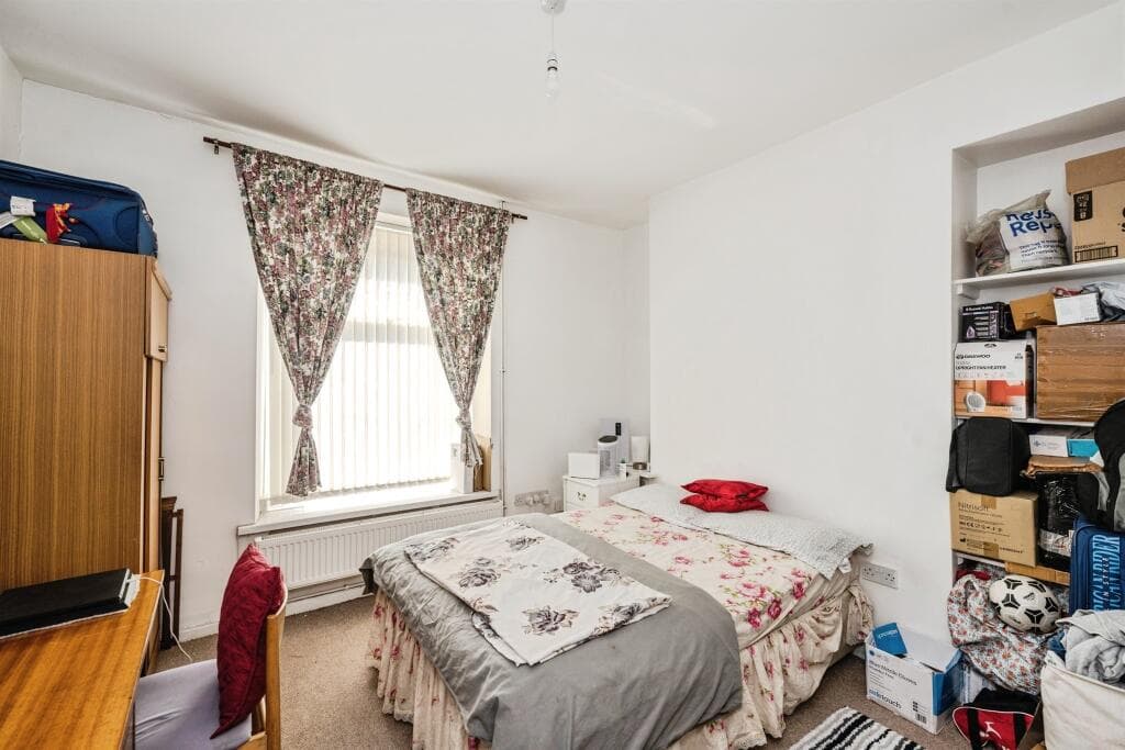 Oxford Street, Swansea - Image 10
