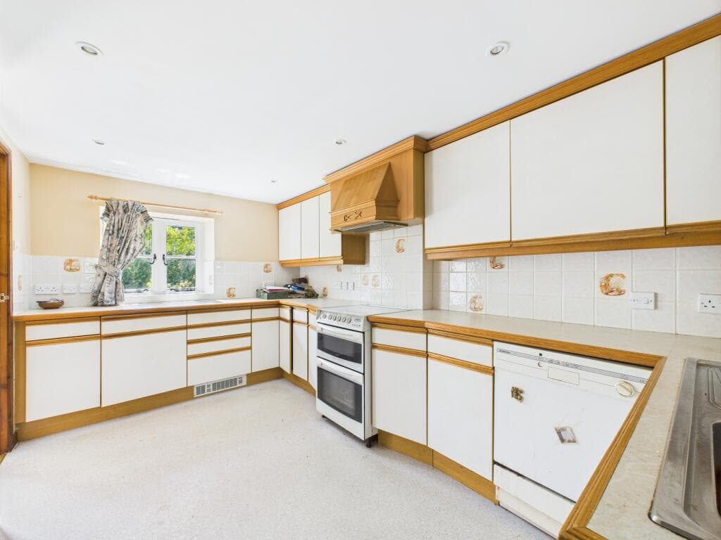 Bennett End Road - Image 6