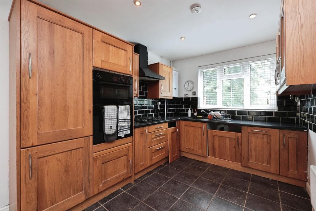 Underwood Road, HIGH WYCOMBE - Image 4