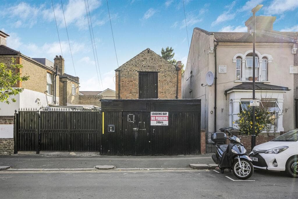 Fraser Road, Walthamstow, London - Image 1