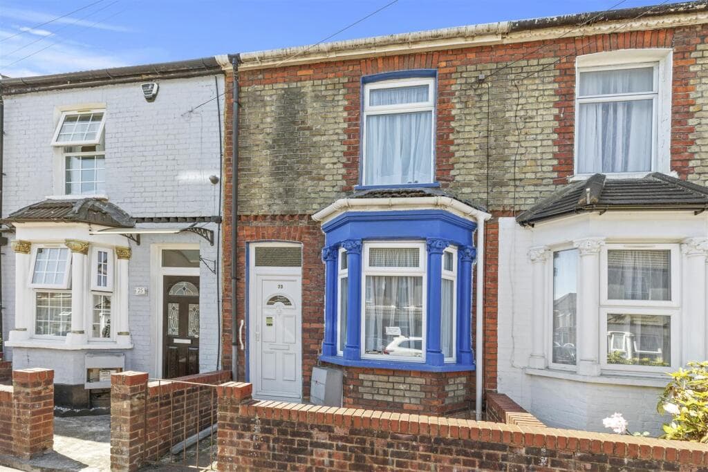 Upper Green Street, High Wycombe (no Chain) - Image 1