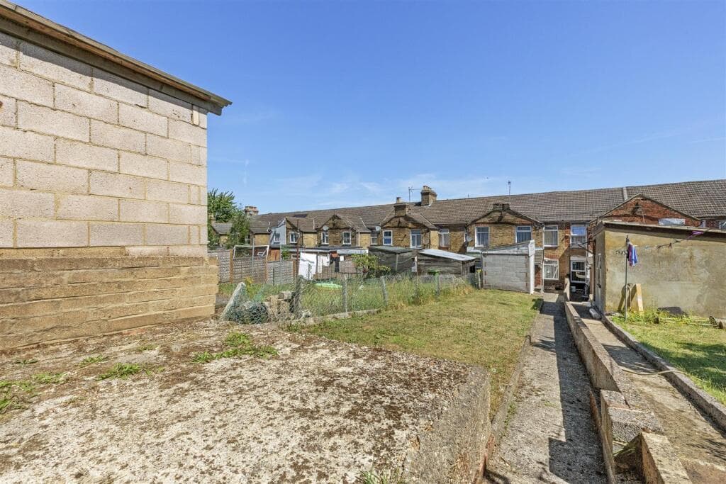 Upper Green Street, High Wycombe (no Chain) - Image 7