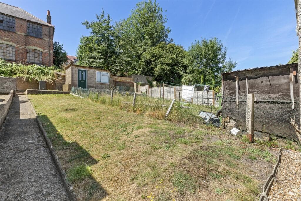 Upper Green Street, High Wycombe (no Chain) - Image 8