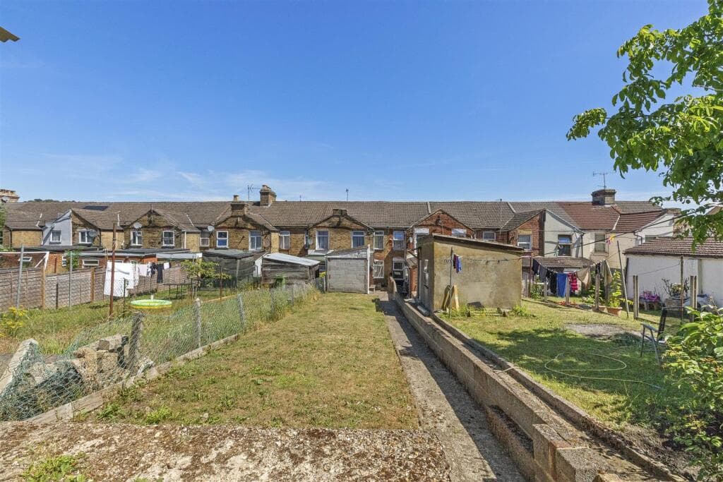 Upper Green Street, High Wycombe (no Chain) - Image 9