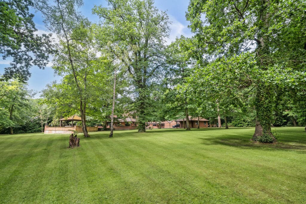 Earleydene, Ascot, SL5 - Image 1