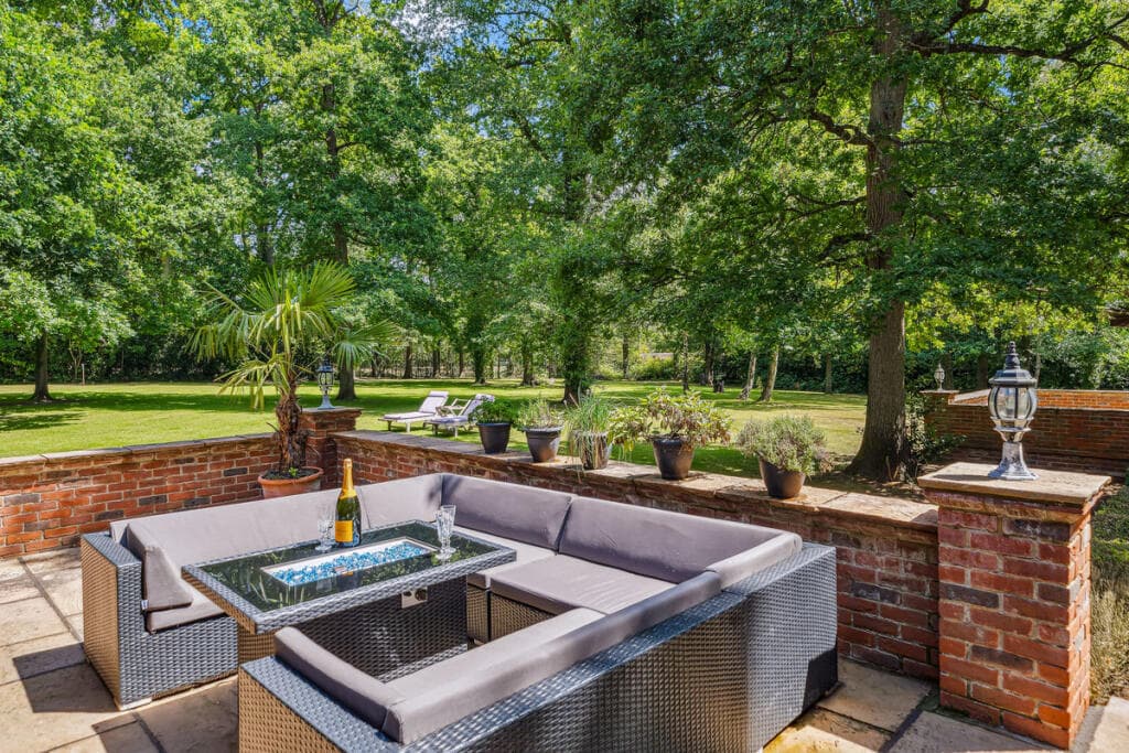 Earleydene, Ascot, SL5 - Image 11