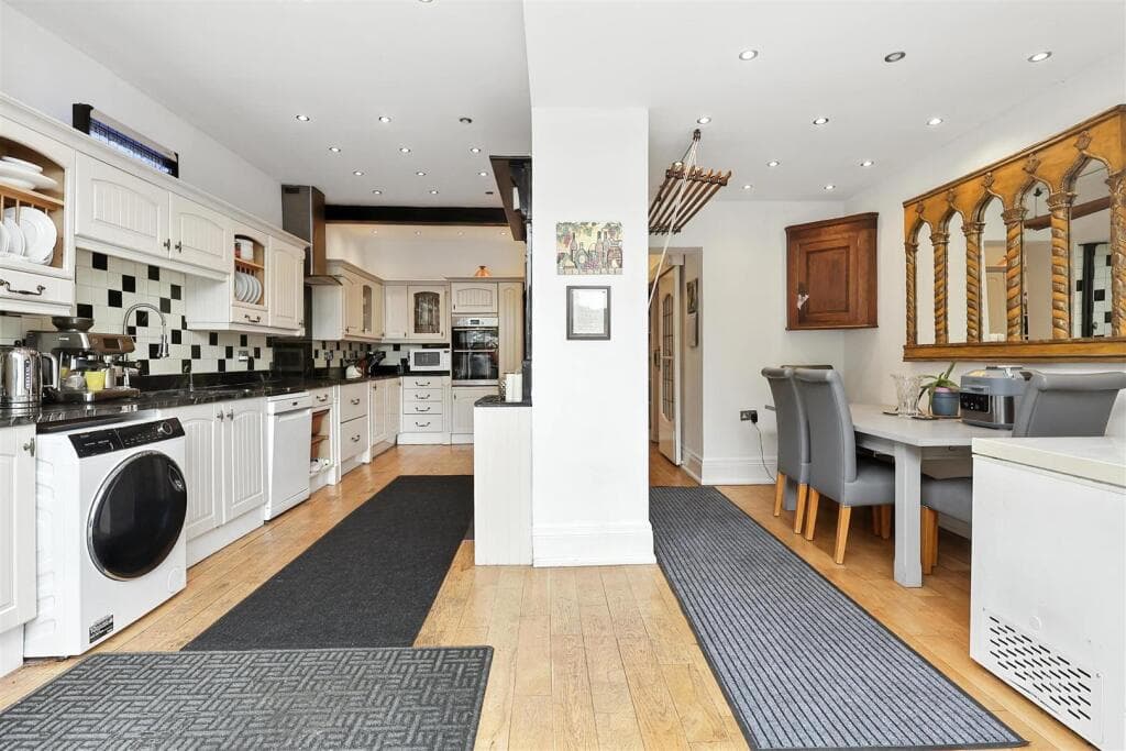 MARKETING VIDEO INSIDE - South Hill, Langdon Hills, Basildon - Image 10