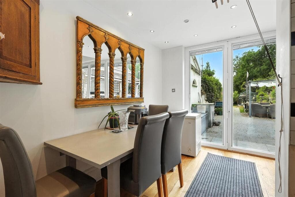 MARKETING VIDEO INSIDE - South Hill, Langdon Hills, Basildon - Image 11