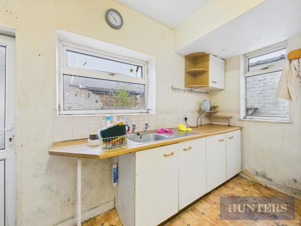 Gladstone Street, Scarborough - Image 11