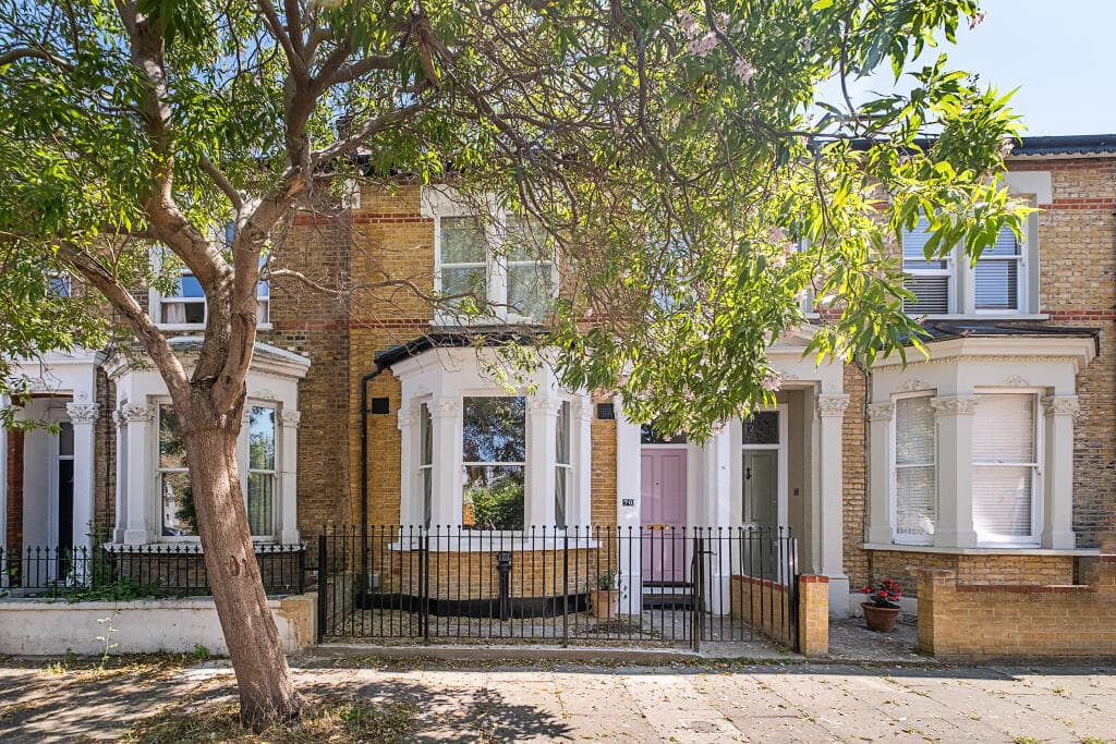View property at Andalus Road, London, SW9