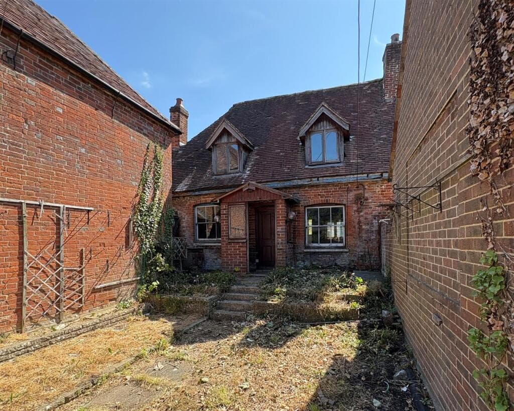 High Street, Twyford - Image 1
