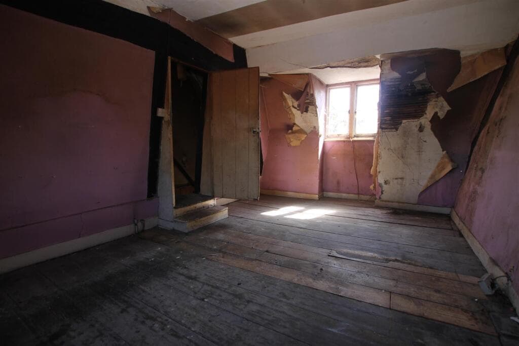 High Street, Twyford - Image 10