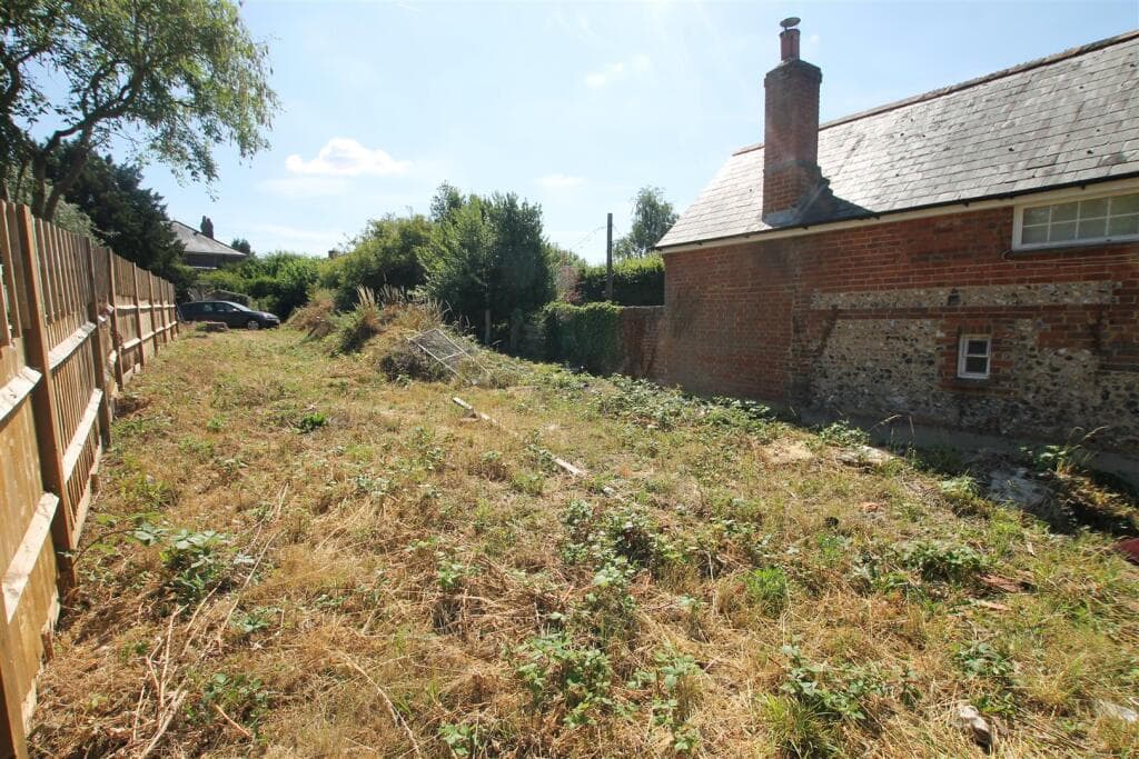 High Street, Twyford - Image 3