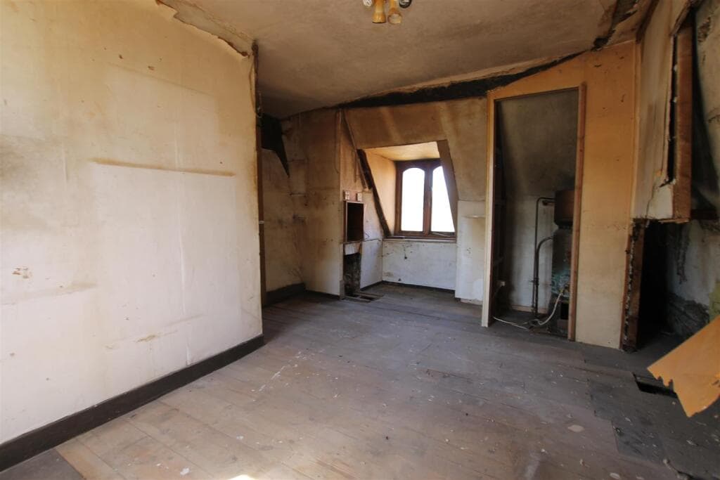 High Street, Twyford - Image 7