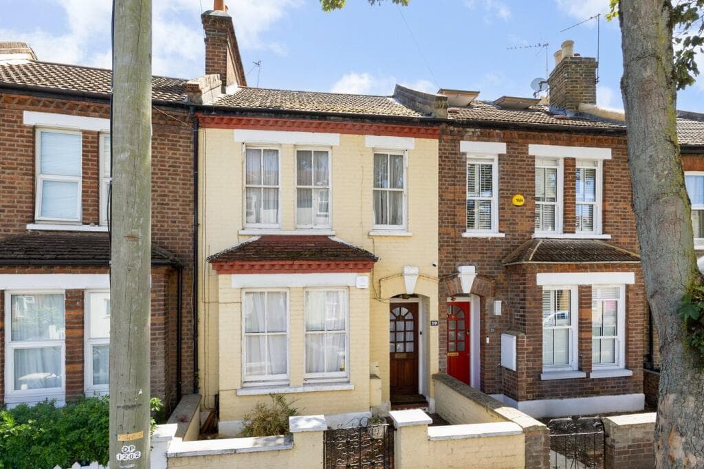 View property at Endsleigh Road, West Ealing, Ealing, W13