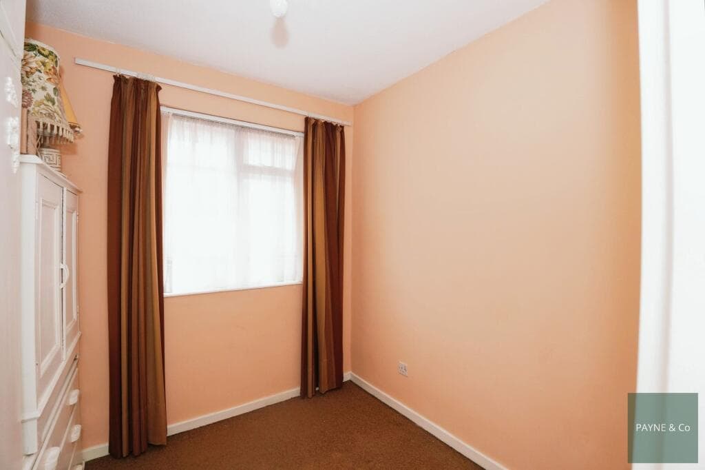 Crombie Close, Ilford, IG4 - Image 5