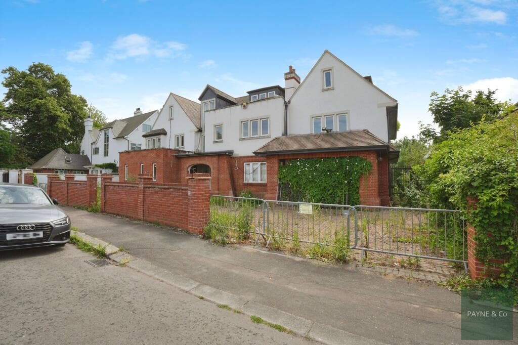 Holcombe Road, Ilford, IG1 - Image 1