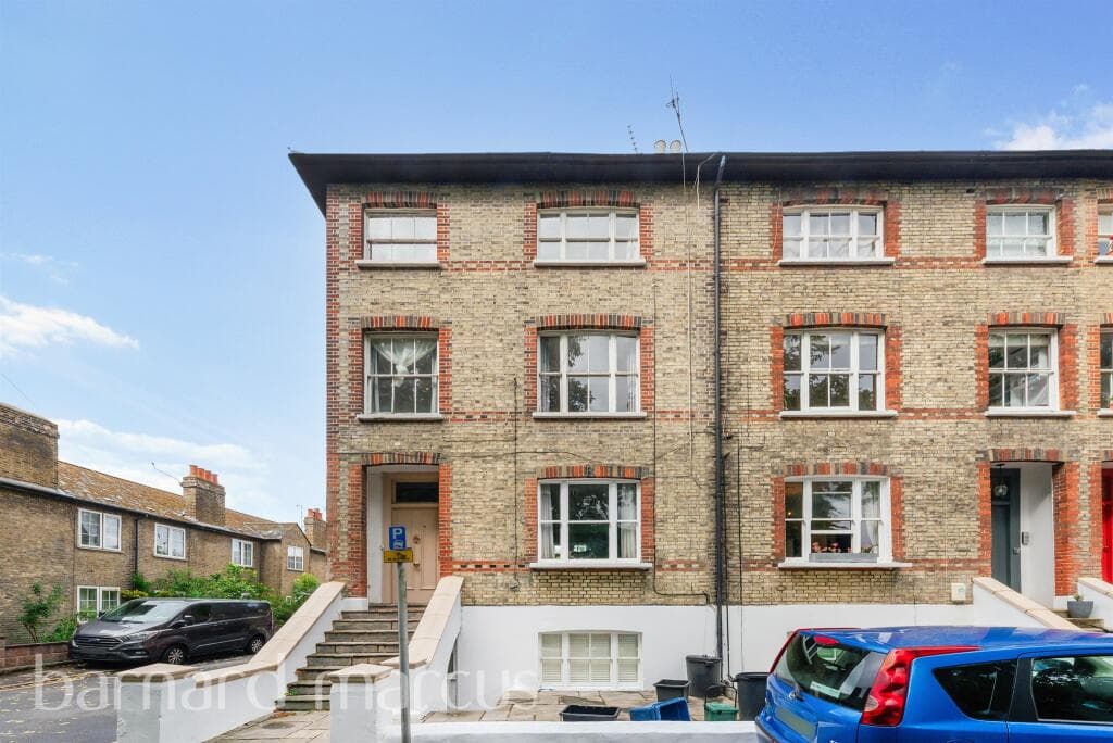 Cromwell Place, Mortlake, London - Image 1