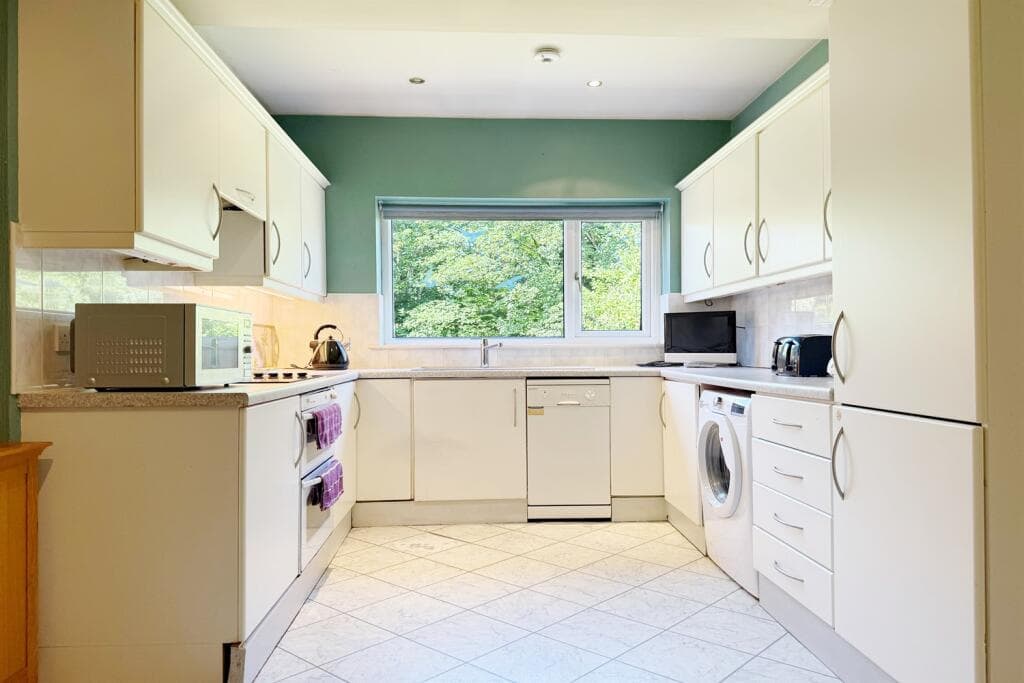 Ladythorn Grove, Bramhall - Image 3