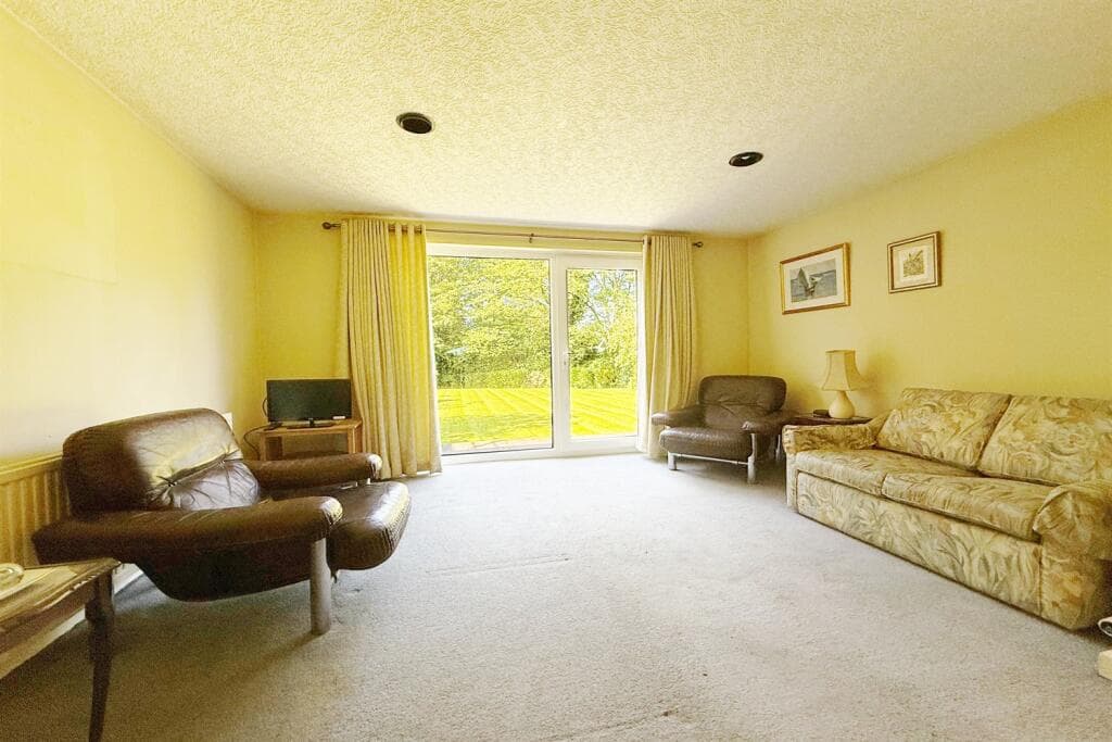 Ladythorn Grove, Bramhall - Image 7