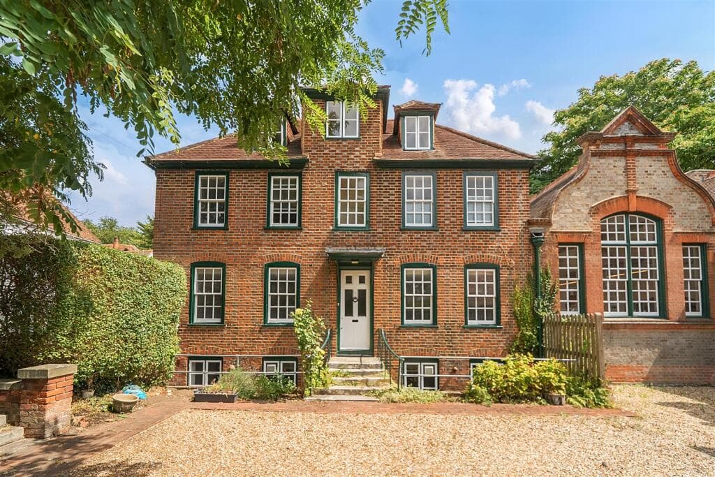 View property at 41 High Street, Twyford, Reading, Berkshire, RG10