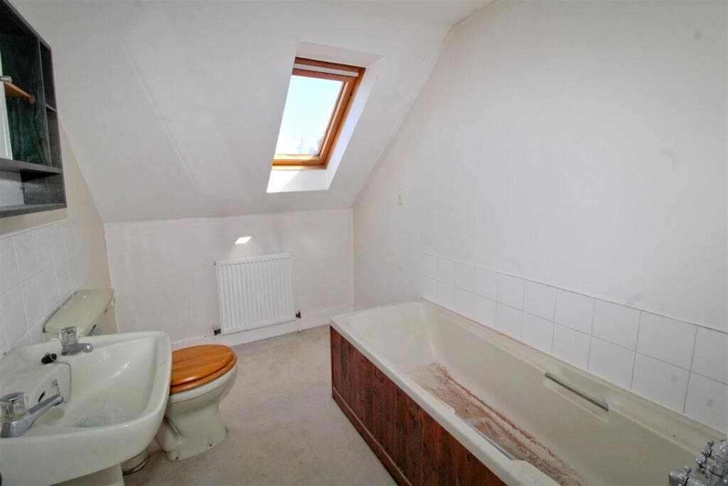 Sutton Road, Seaford - Image 5