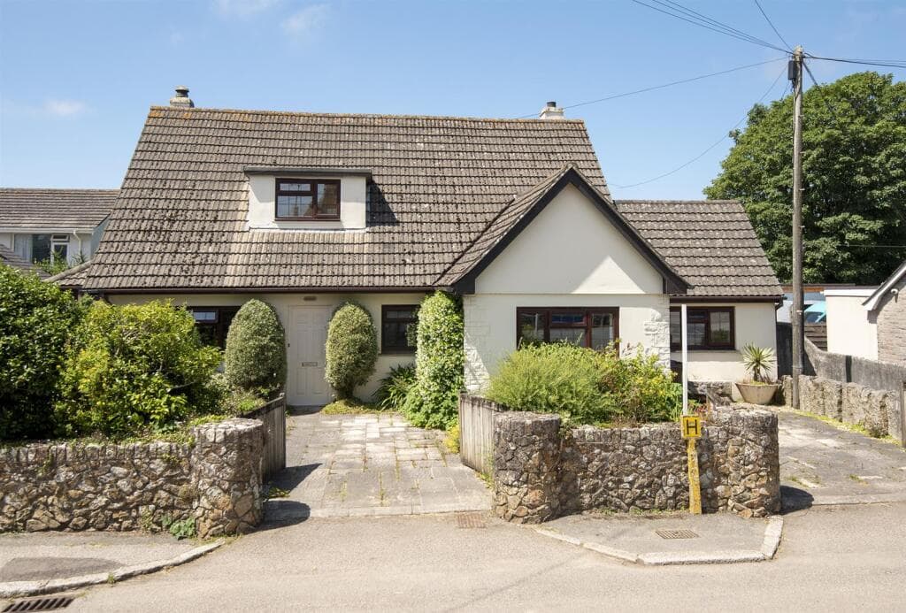 View property at Mawnan Smith