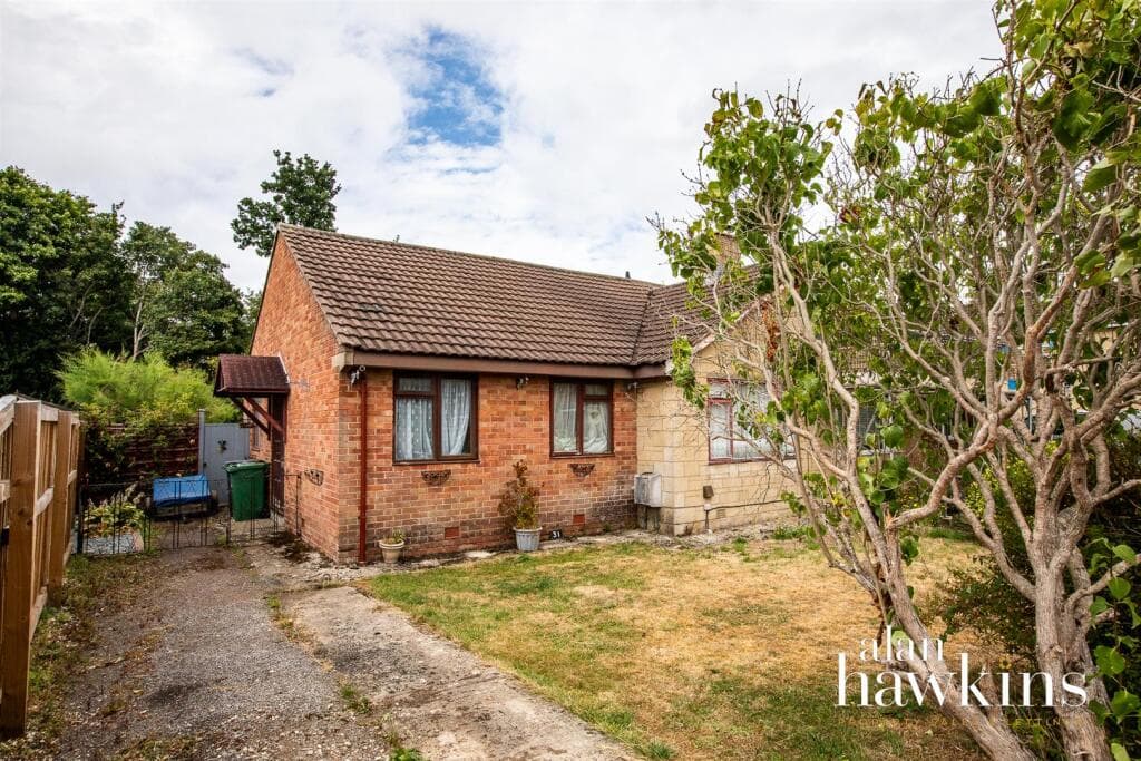 Deben Crescent, Swindon - Image 1