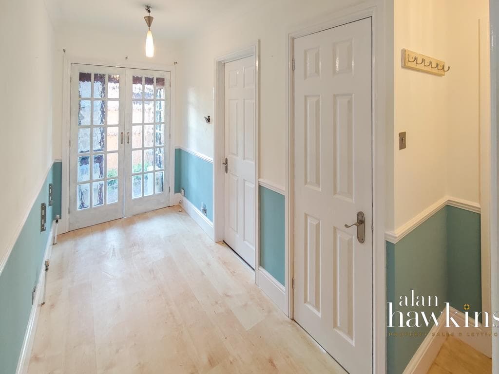 Deben Crescent, Swindon - Image 10