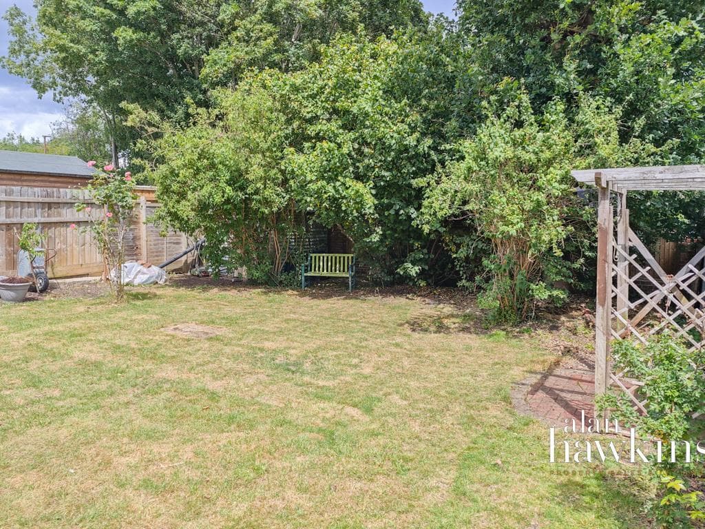 Deben Crescent, Swindon - Image 11