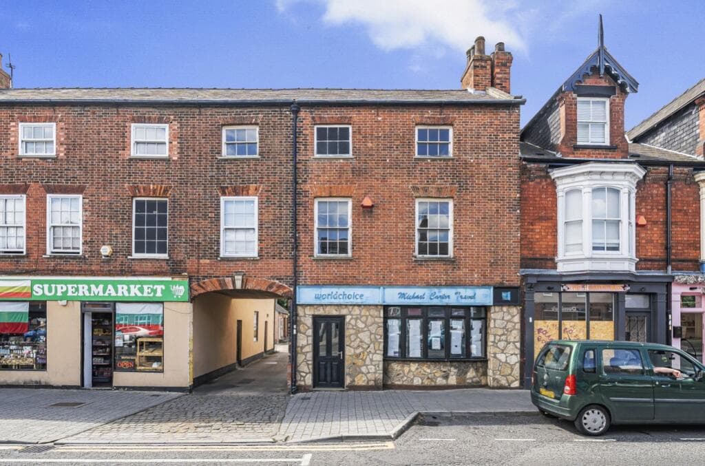 77 High Street, Lincoln, Lincolnshire, LN5 - Image 1