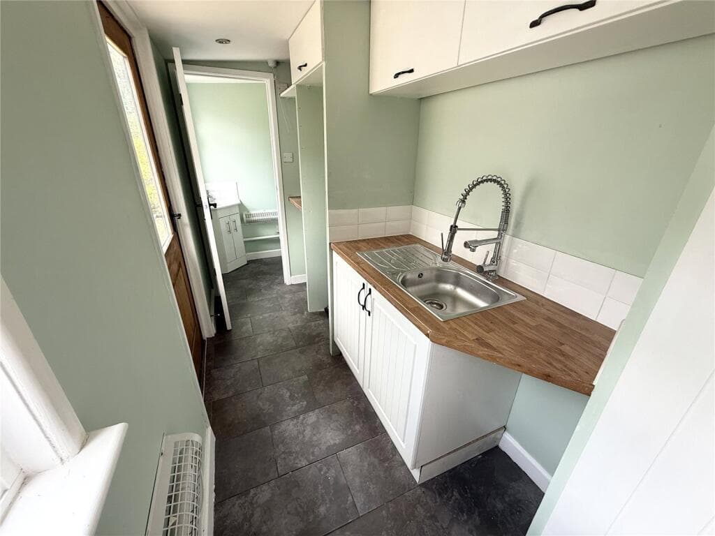 Ashley Cottages, Verwood Road, Ringwood, Hampshire, BH24 - Image 7