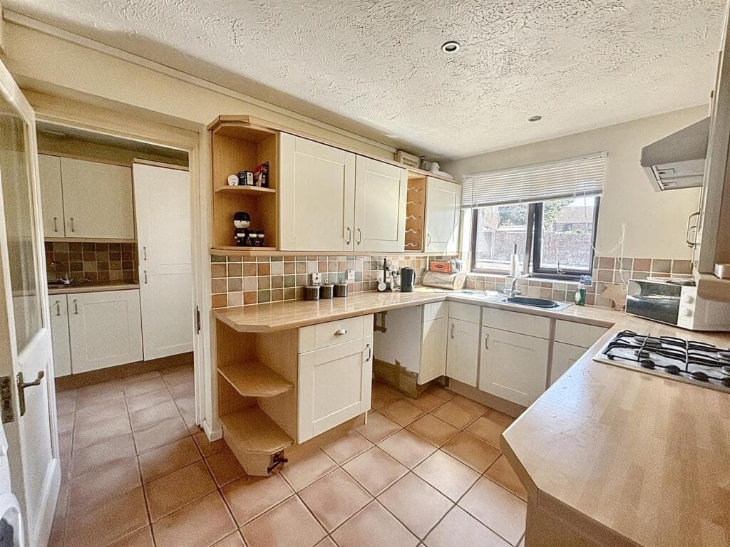 Fairlane, Shaftesbury - Image 2
