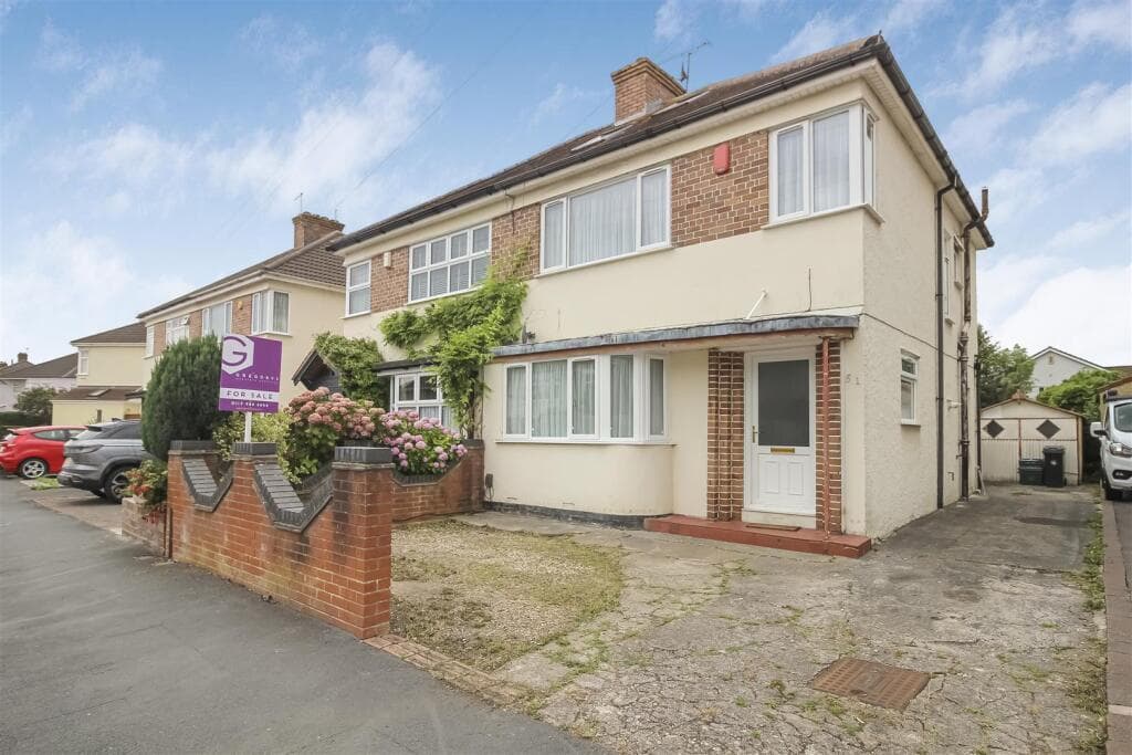 Woodleigh Gardens, Whitchurch - Image 1