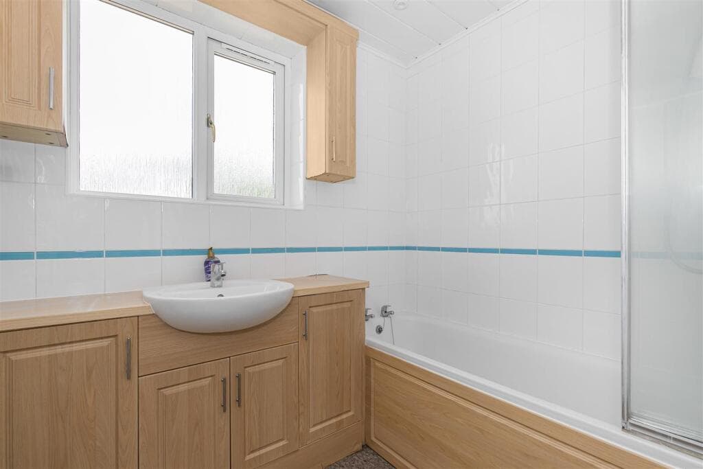 Woodleigh Gardens, Whitchurch - Image 11