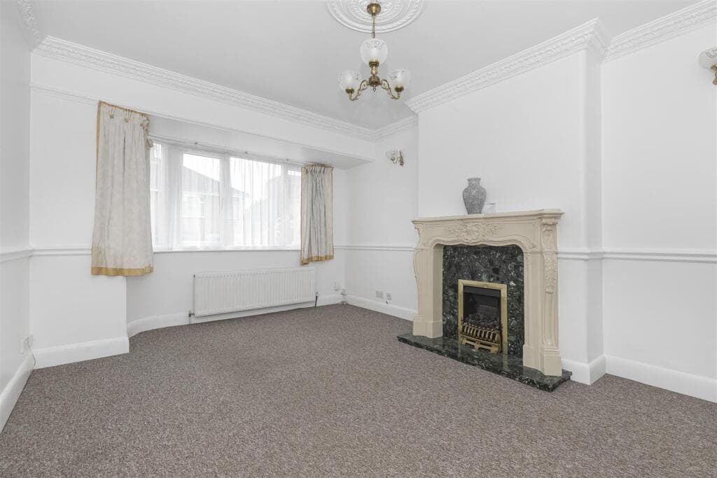 Woodleigh Gardens, Whitchurch - Image 3