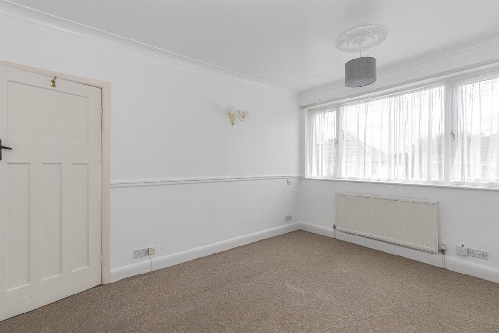 Woodleigh Gardens, Whitchurch - Image 9
