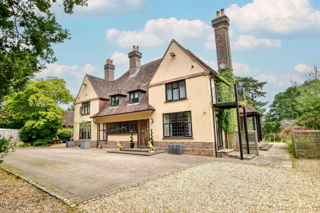 View property at Chilworth Road, Chilworth, Southampton, SO16 7LA