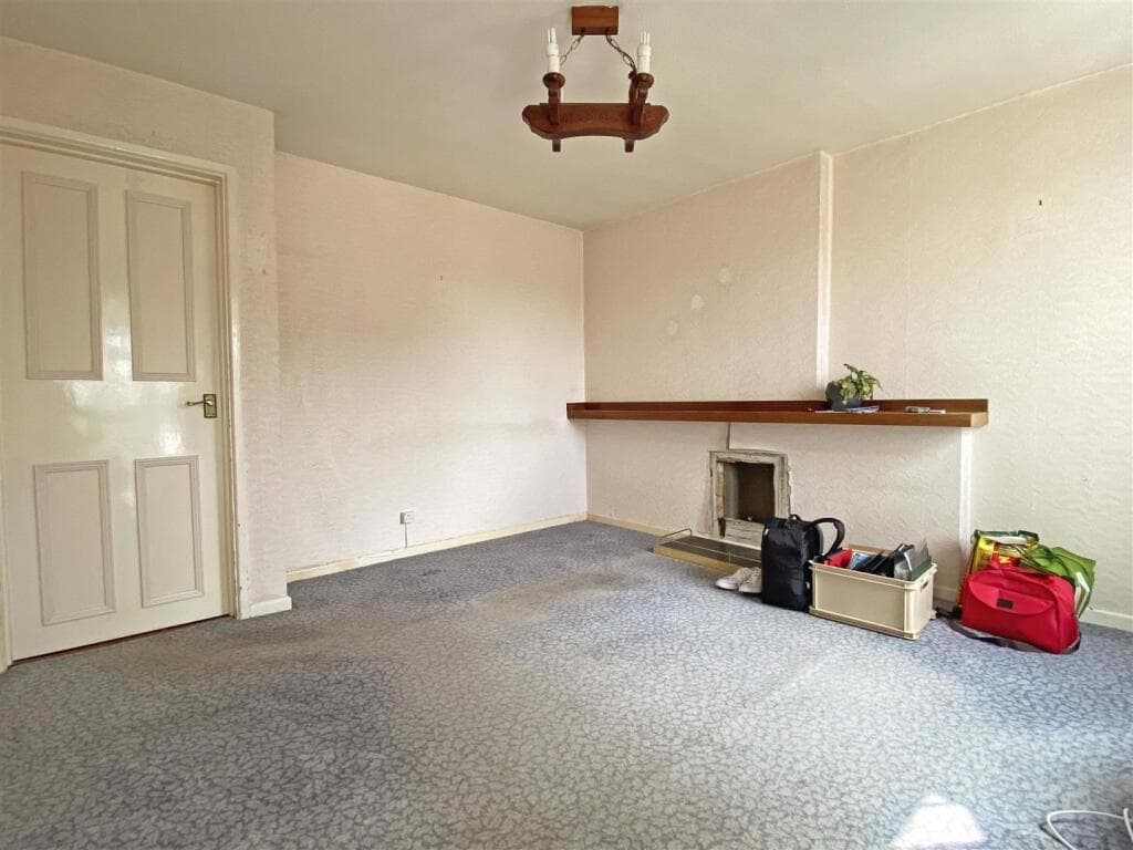 Ashurst Drive, Springfield, Chelmsford - Image 11