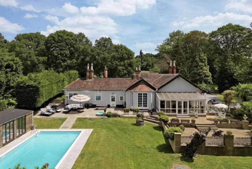 Hollybush Hill, Buckinghamshire, SL2 - Image 1