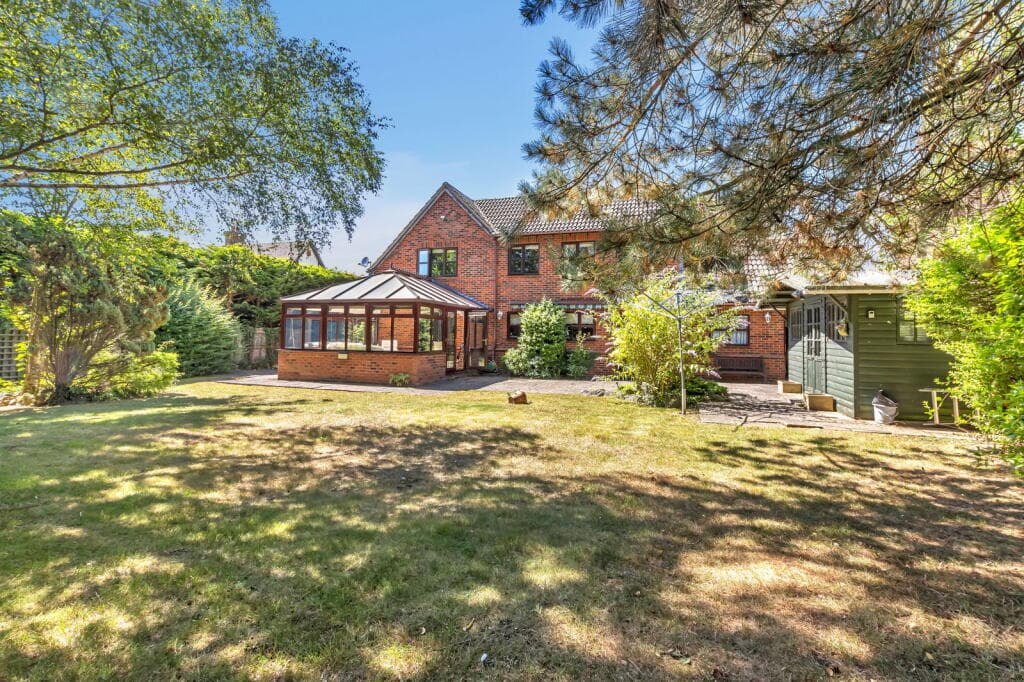 Fox Close, Dunton, Biggleswade, SG18 8RF - Image 1