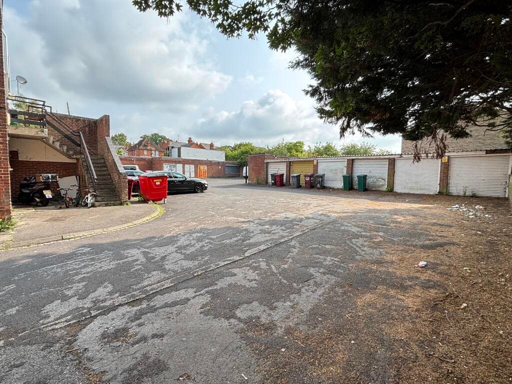 79 - 89 Northumberland Avenue, Reading, Berkshire, RG2 7PT - Image 4