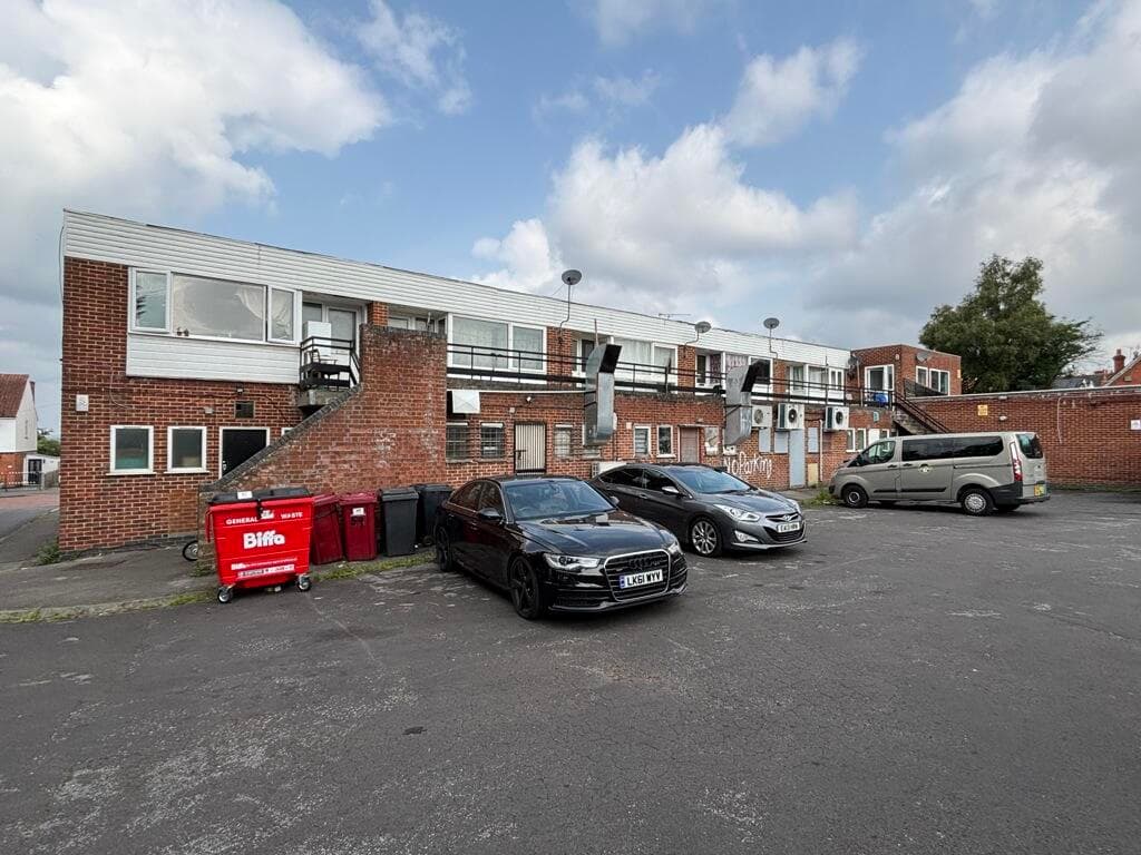 79 - 89 Northumberland Avenue, Reading, Berkshire, RG2 7PT - Image 9