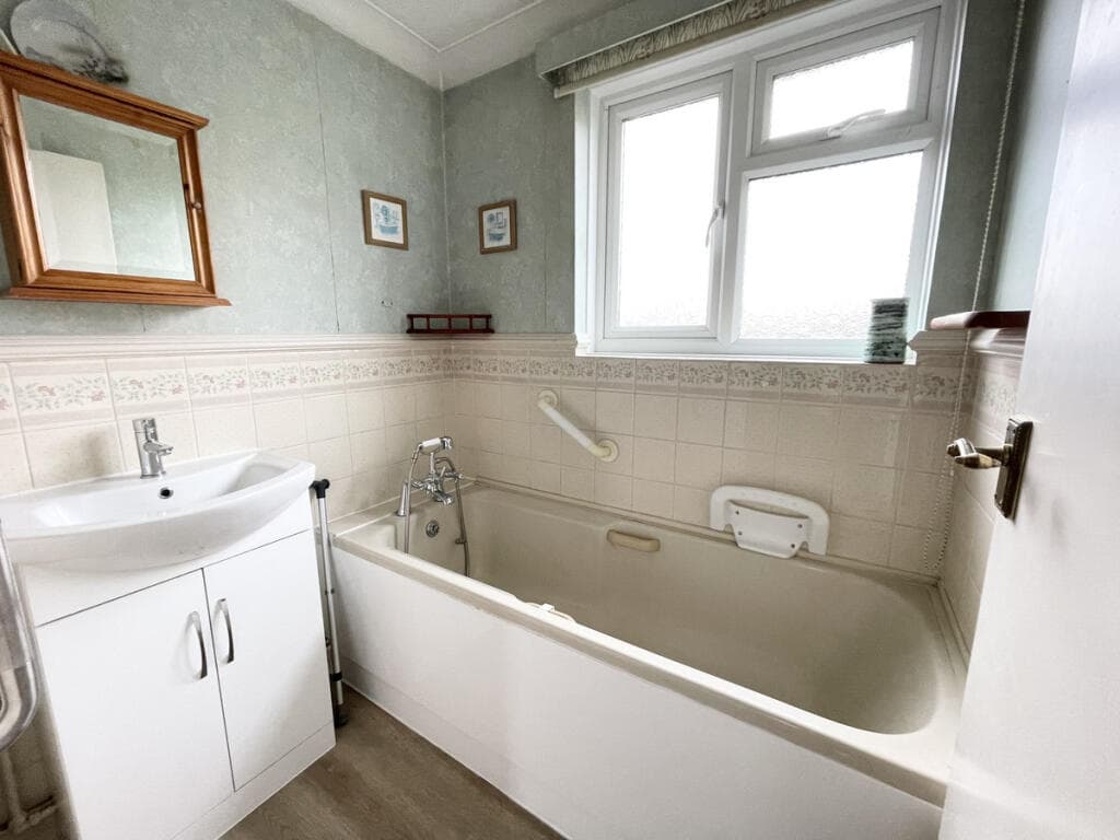 Mungo Park Road, Gravesend, DA12 - Image 7