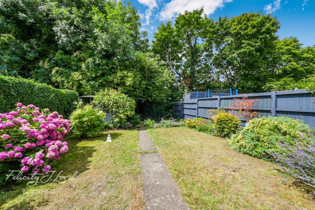 Kinveachy Gardens, London - Image 4