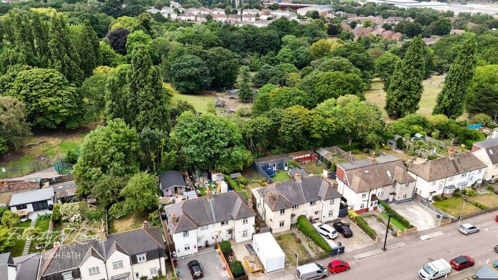 Kinveachy Gardens, London - Image 6