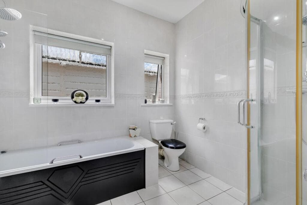 Meadow Walk, Ewell Court - Image 10