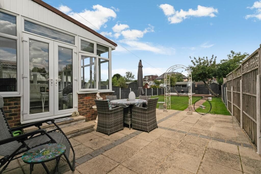 Meadow Walk, Ewell Court - Image 11